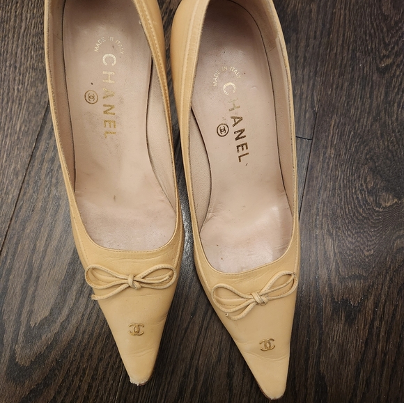 Well Worn Chanel Heels - Picture 6 of 6